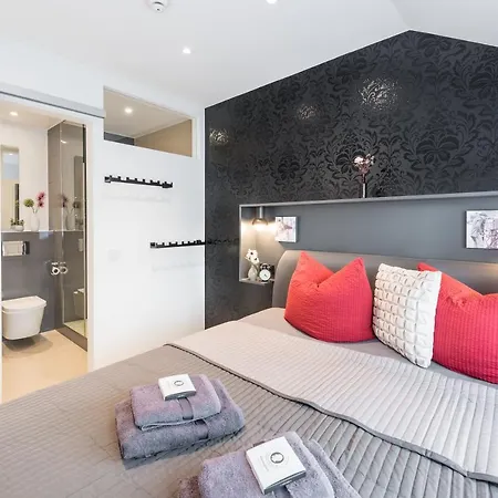 מלון דירות Friedrich Boutique-apartments 5*